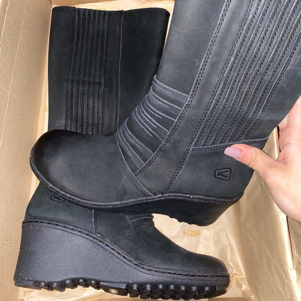 Black Keen boots